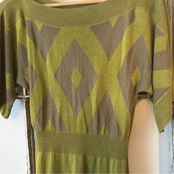 𝅺VERTIGO women’s size medium dress. Rayon and viscose, gold and cream colour. - Picture 9 of 10